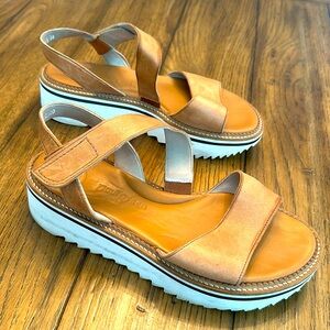 Paul Green tan platform sandals size 5.5 UK 7.5 US